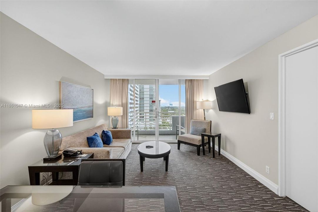 For Sale: $135,000 (1 beds, 1 baths, 591 Square Feet)