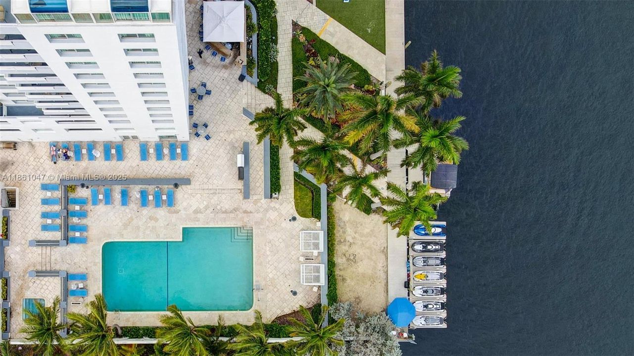 For Sale: $135,000 (1 beds, 1 baths, 591 Square Feet)