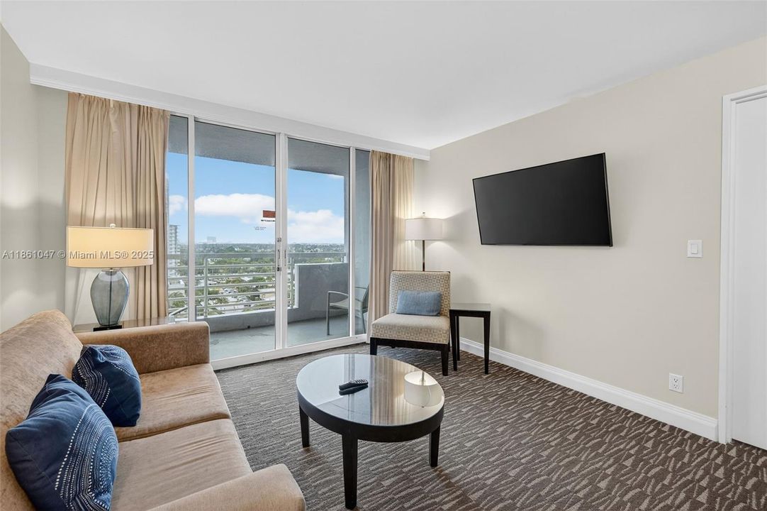 For Sale: $135,000 (1 beds, 1 baths, 591 Square Feet)