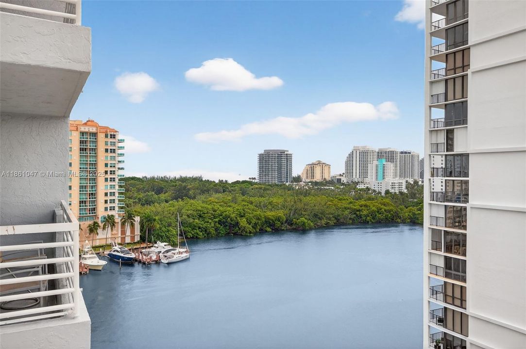 For Sale: $135,000 (1 beds, 1 baths, 591 Square Feet)