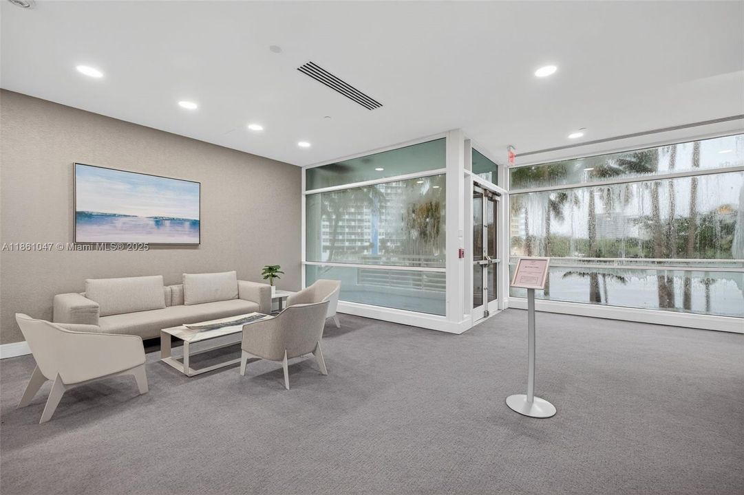 For Sale: $135,000 (1 beds, 1 baths, 591 Square Feet)