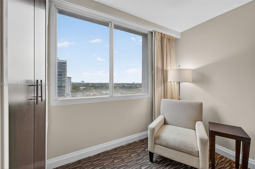 For Sale: $135,000 (1 beds, 1 baths, 591 Square Feet)