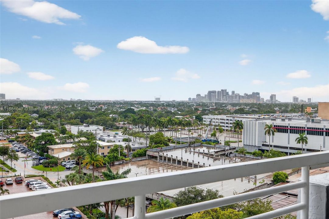 For Sale: $135,000 (1 beds, 1 baths, 591 Square Feet)