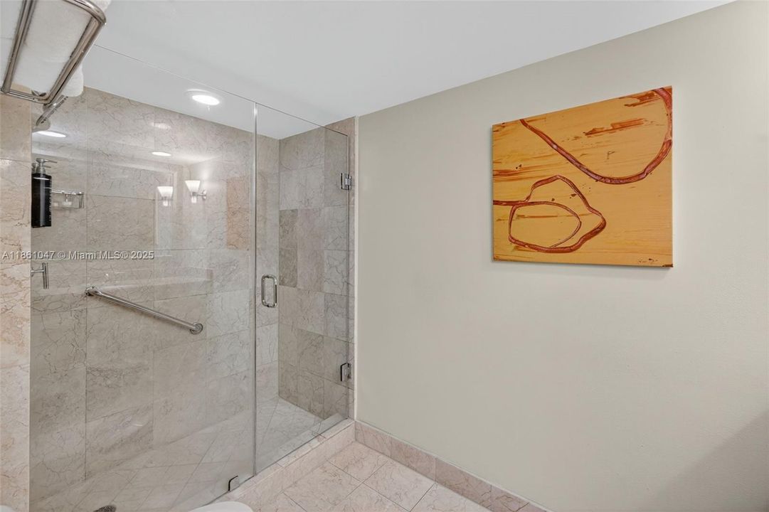 For Sale: $135,000 (1 beds, 1 baths, 591 Square Feet)