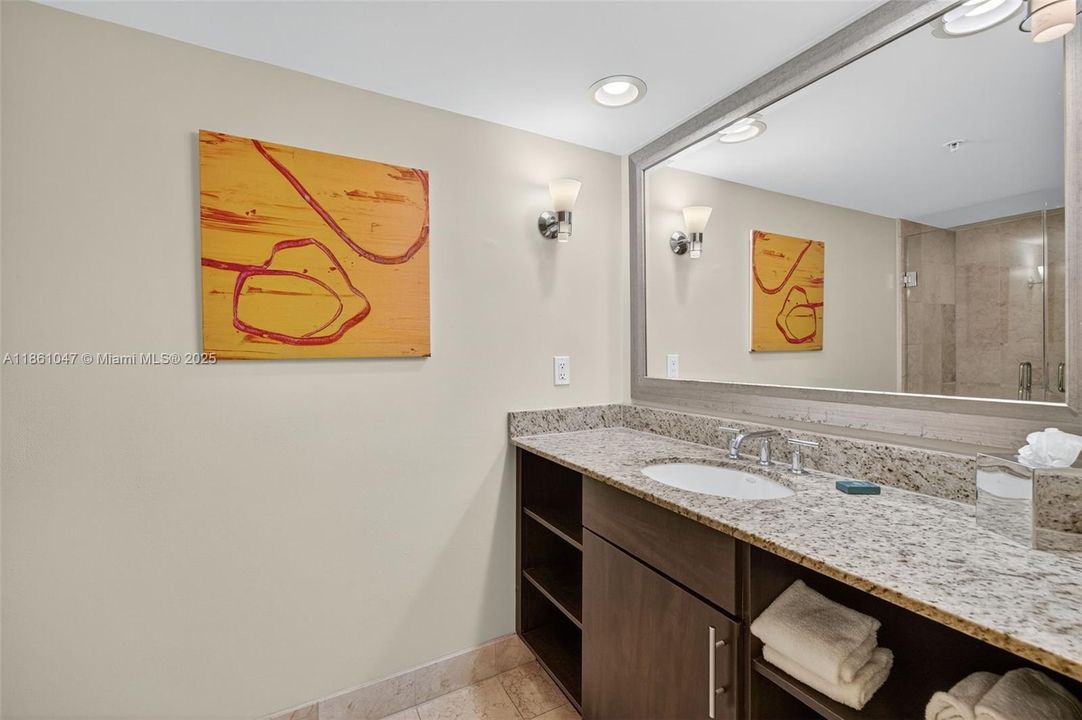 For Sale: $135,000 (1 beds, 1 baths, 591 Square Feet)