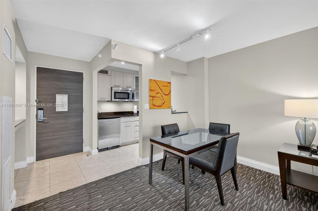 For Sale: $135,000 (1 beds, 1 baths, 591 Square Feet)