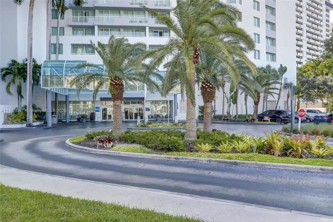 For Sale: $135,000 (1 beds, 1 baths, 591 Square Feet)