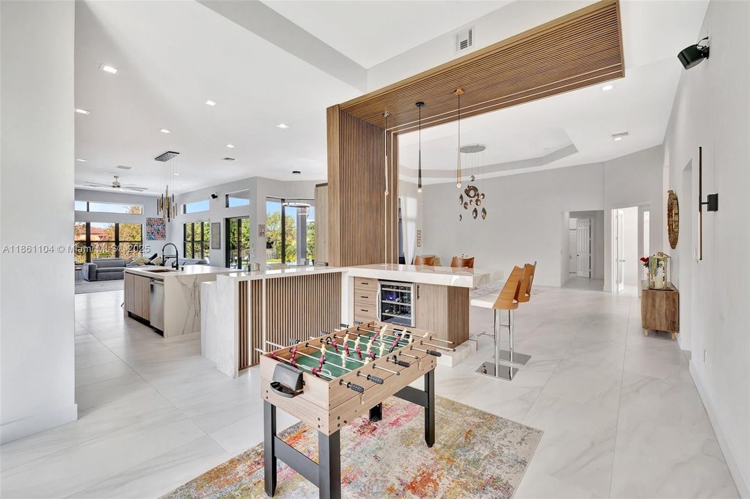 最近售出: $2,275,000 (5 贝兹, 4 浴室, 4506 平方英尺)