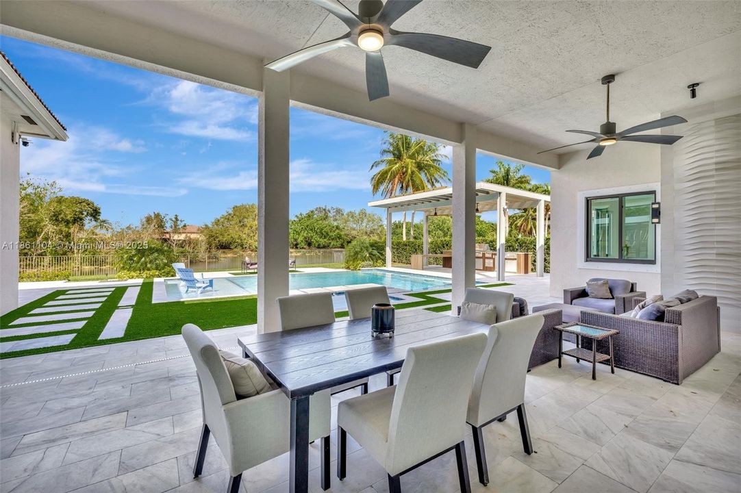 最近售出: $2,275,000 (5 贝兹, 4 浴室, 4506 平方英尺)