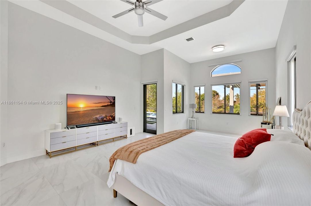 最近售出: $2,275,000 (5 贝兹, 4 浴室, 4506 平方英尺)