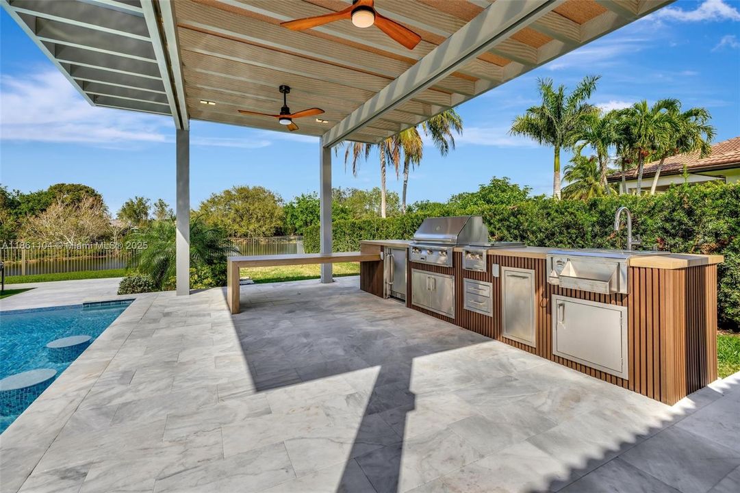 最近售出: $2,275,000 (5 贝兹, 4 浴室, 4506 平方英尺)