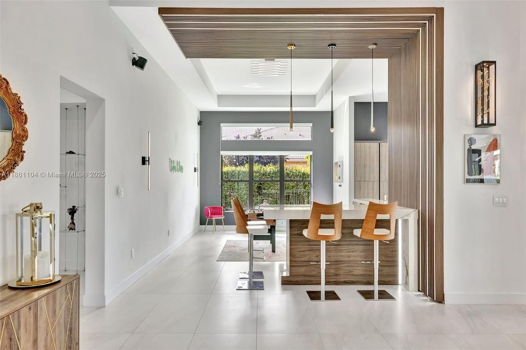 最近售出: $2,275,000 (5 贝兹, 4 浴室, 4506 平方英尺)