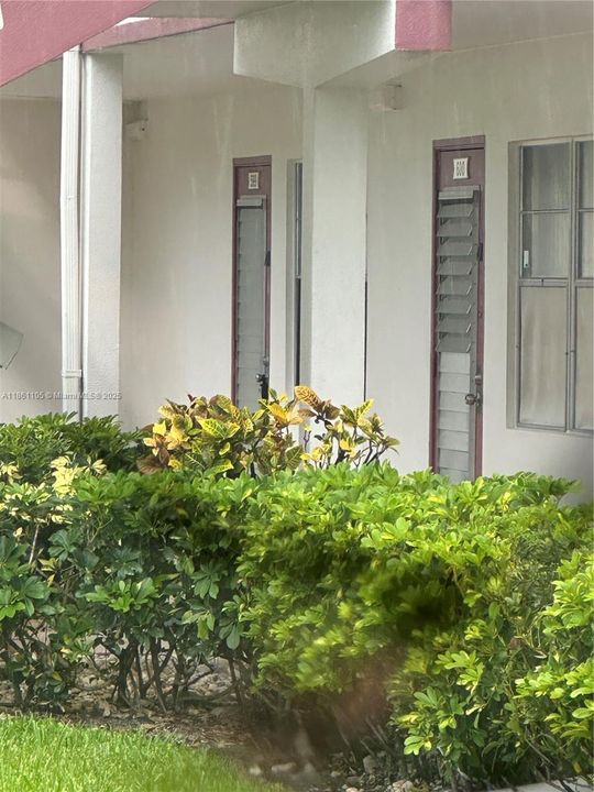 Recently Rented: $1,700 (2 beds, 1 baths, 819 Square Feet)