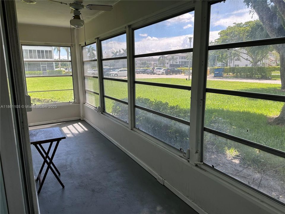 Recently Rented: $1,700 (2 beds, 1 baths, 819 Square Feet)