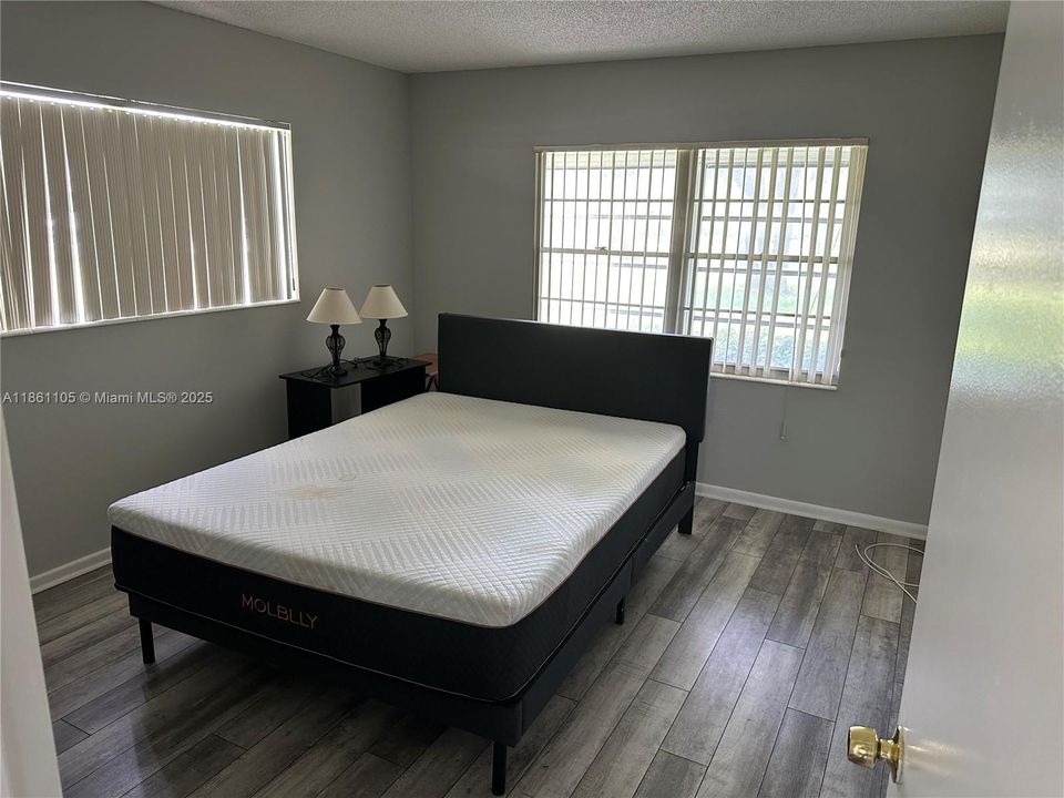 Recently Rented: $1,700 (2 beds, 1 baths, 819 Square Feet)