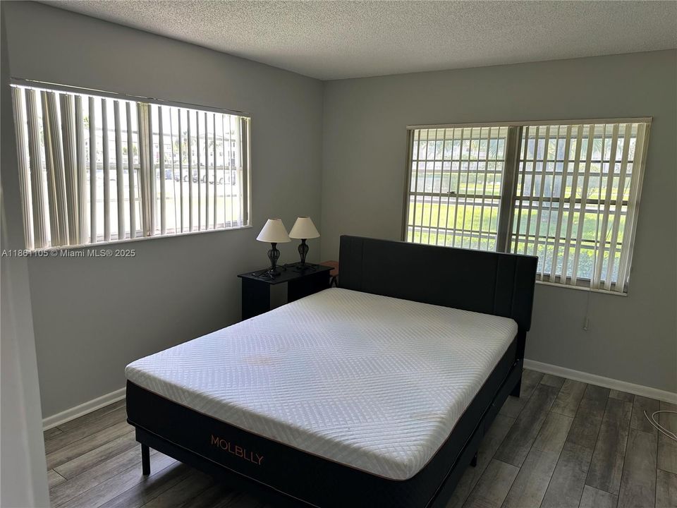 Recently Rented: $1,700 (2 beds, 1 baths, 819 Square Feet)