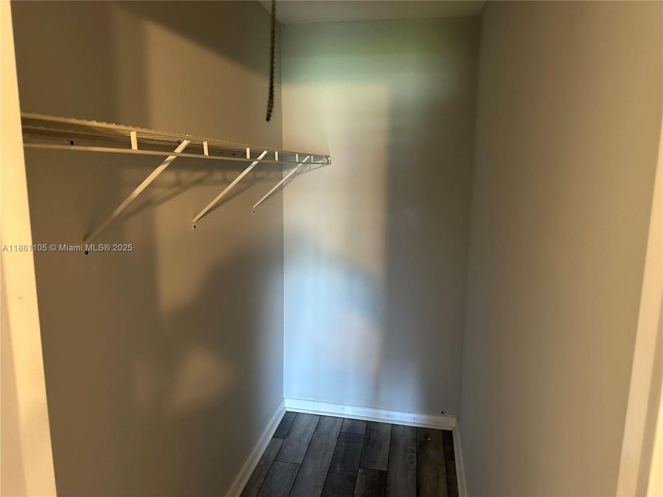 Recently Rented: $1,700 (2 beds, 1 baths, 819 Square Feet)