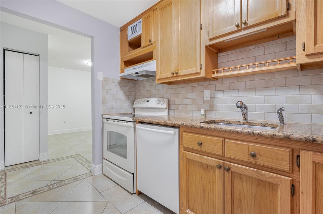 Vendido Recientemente: $250,000 (1 camas, 1 baños, 670 Pies cuadrados)