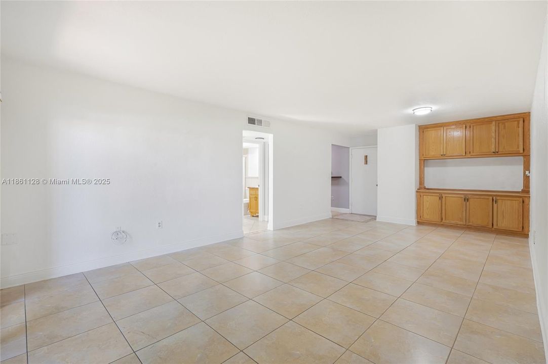 Vendido Recientemente: $250,000 (1 camas, 1 baños, 670 Pies cuadrados)