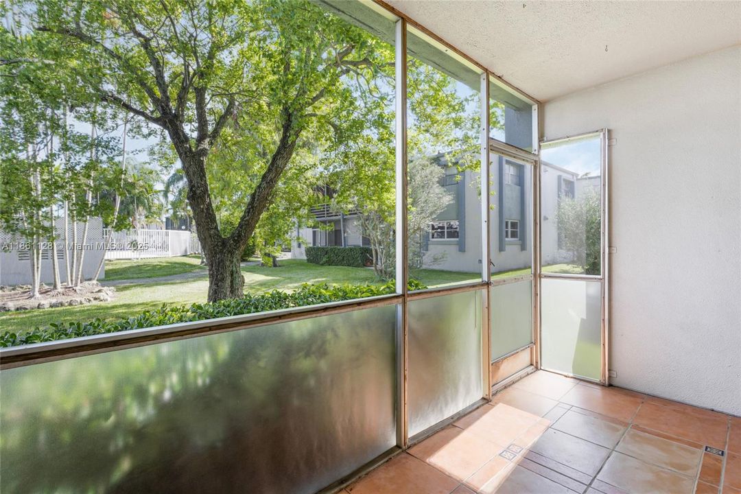 Vendido Recientemente: $250,000 (1 camas, 1 baños, 670 Pies cuadrados)