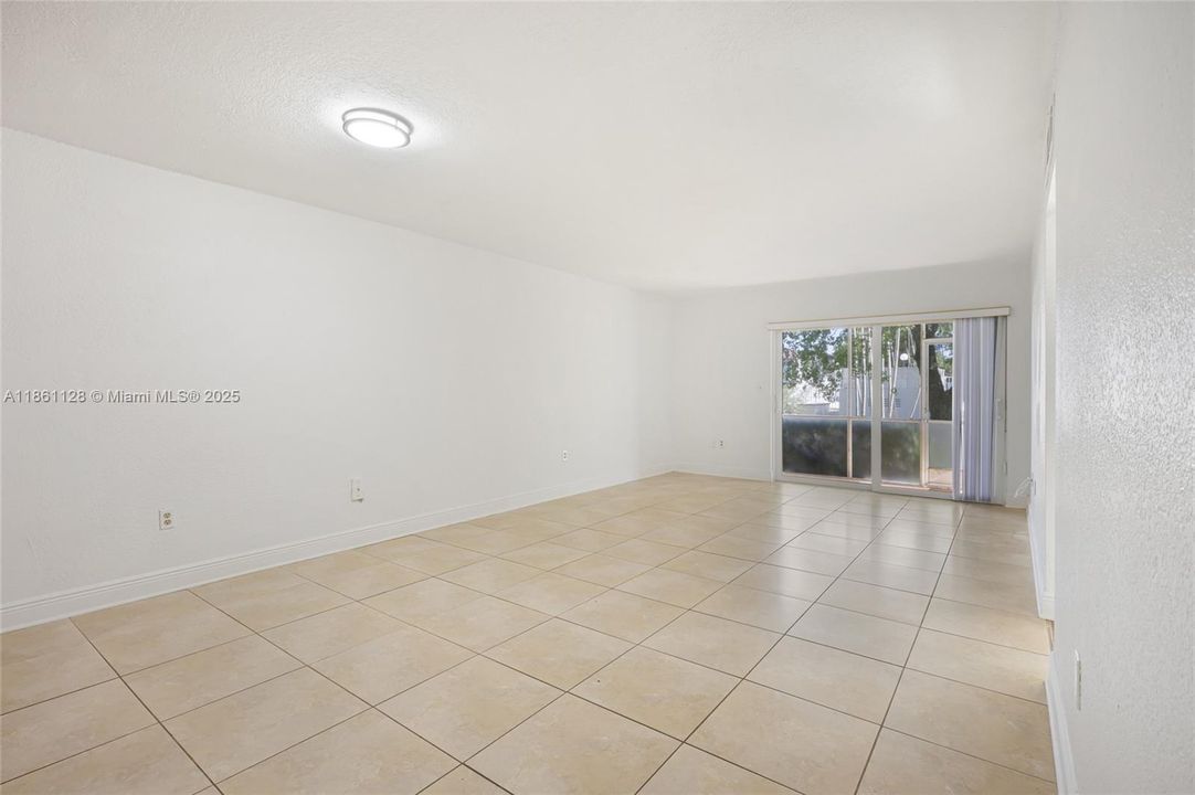 Vendido Recientemente: $250,000 (1 camas, 1 baños, 670 Pies cuadrados)