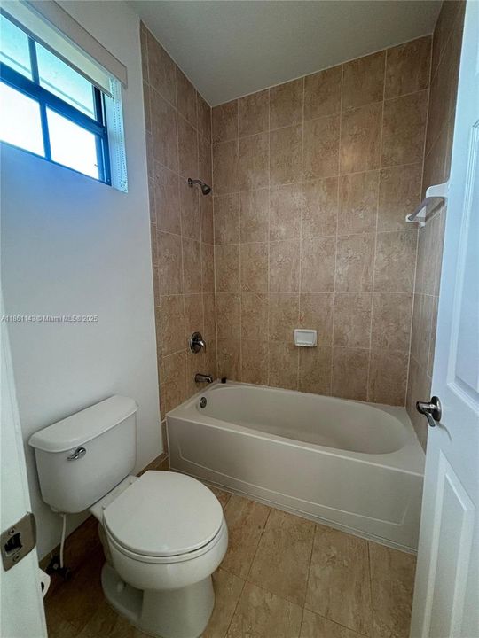 Active With Contract: $4,999 (4 beds, 3 baths, 3010 Square Feet)