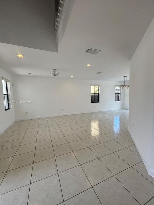 Active With Contract: $4,999 (4 beds, 3 baths, 3010 Square Feet)