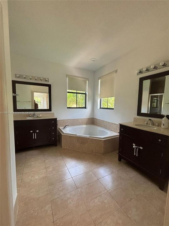 Active With Contract: $4,999 (4 beds, 3 baths, 3010 Square Feet)