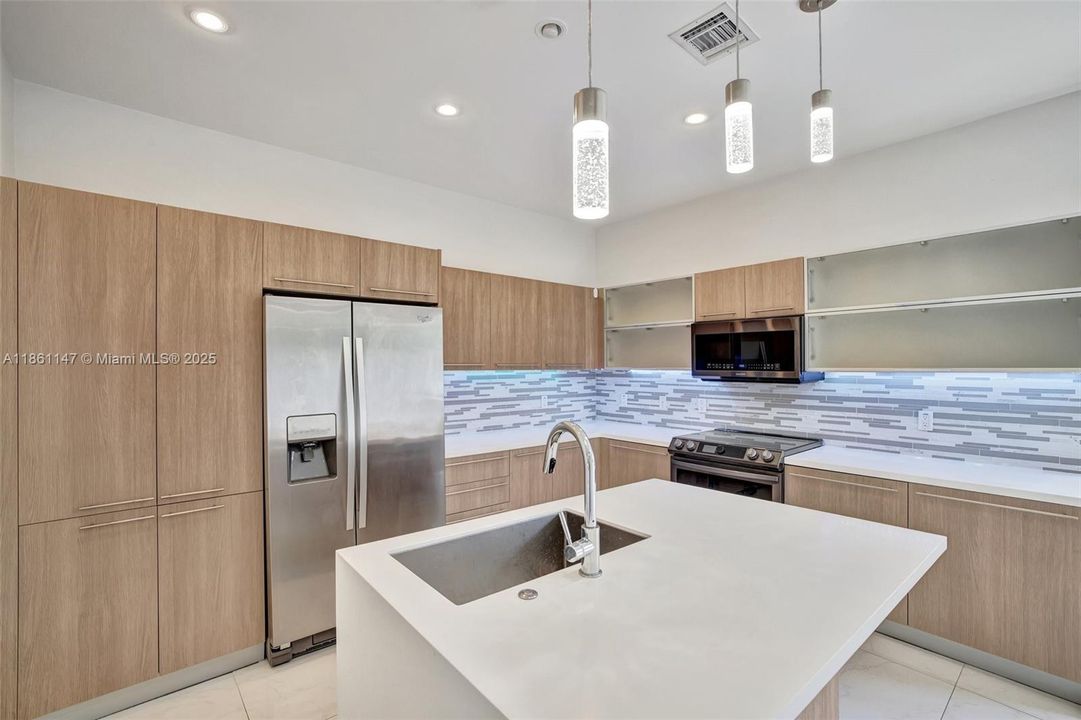 For Rent: $5,250 (3 beds, 2 baths, 2700 Square Feet)