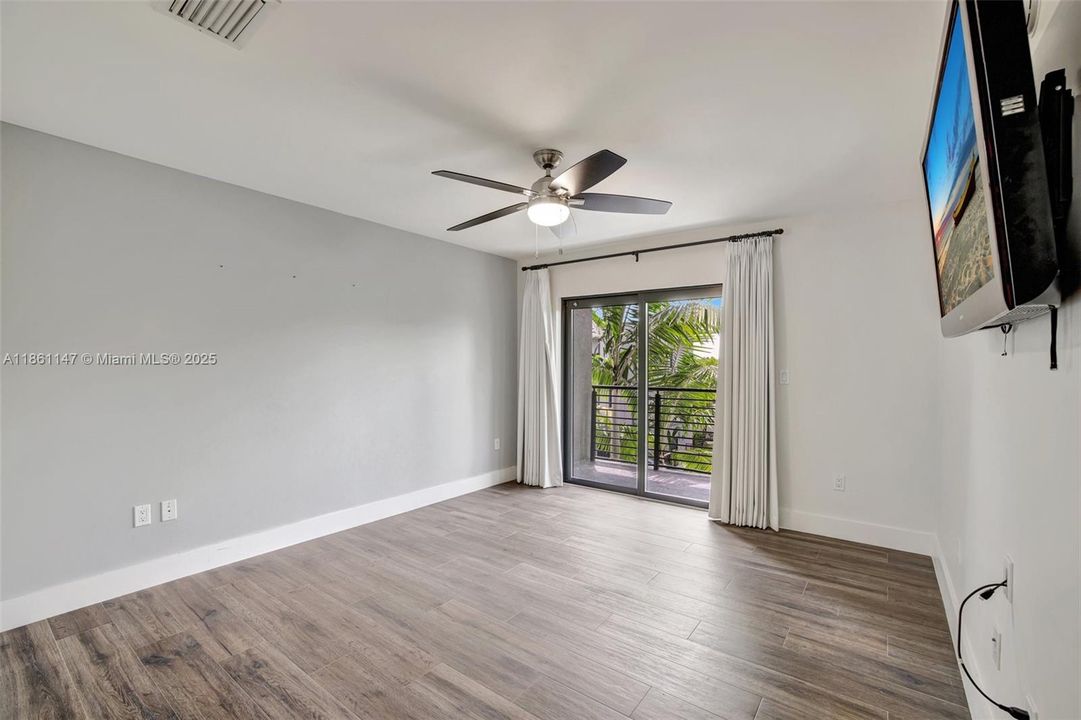 For Rent: $5,250 (3 beds, 2 baths, 2700 Square Feet)