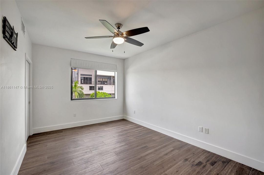 For Rent: $5,250 (3 beds, 2 baths, 2700 Square Feet)