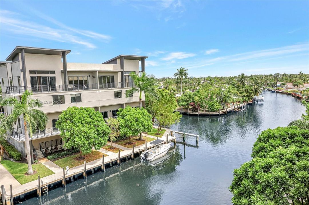 For Rent: $5,250 (3 beds, 2 baths, 2700 Square Feet)