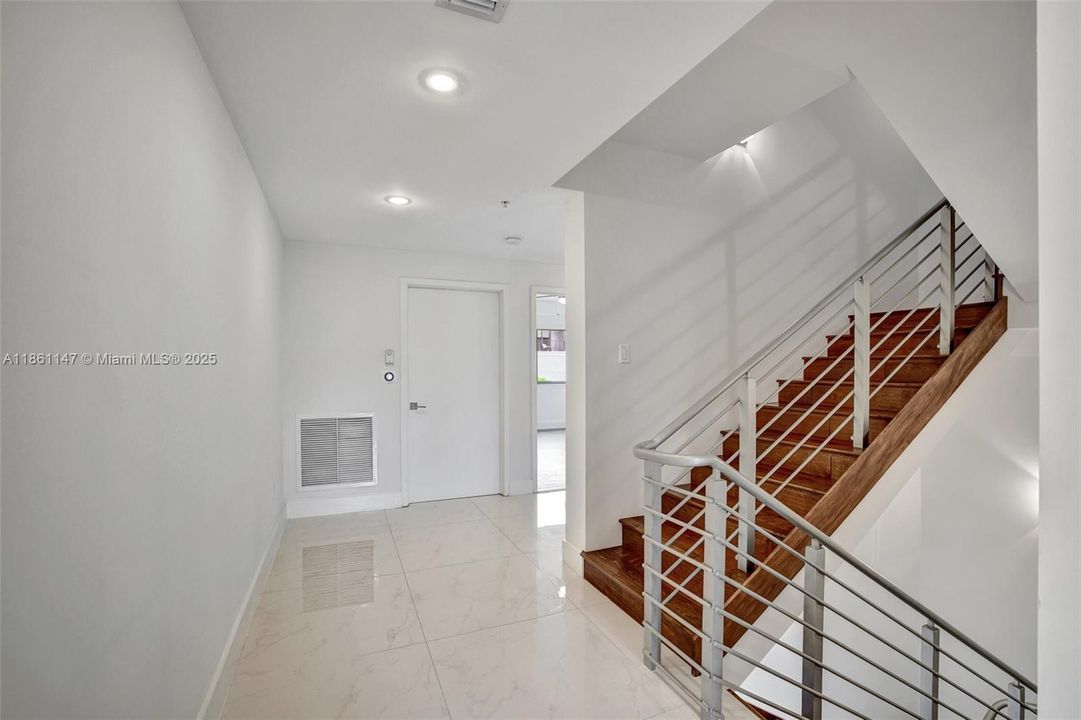 For Rent: $5,250 (3 beds, 2 baths, 2700 Square Feet)