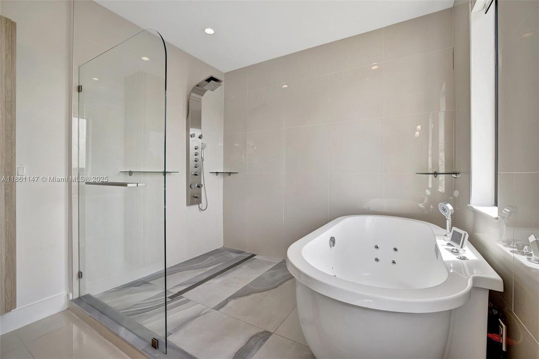 For Rent: $5,250 (3 beds, 2 baths, 2700 Square Feet)