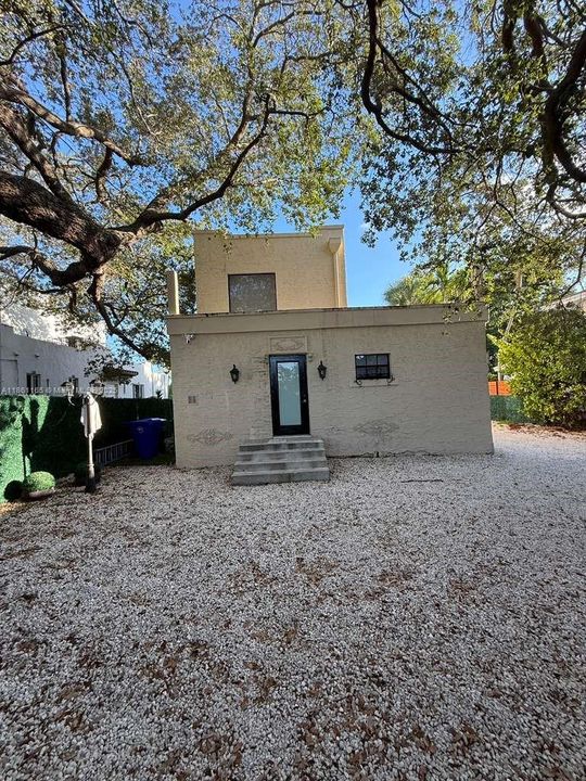 For Sale: $1,250,000 (3 beds, 2 baths, 1808 Square Feet)