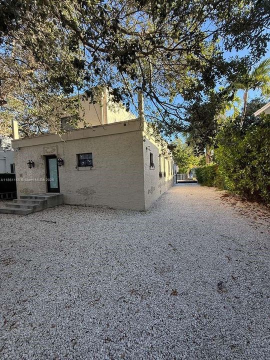 For Sale: $1,250,000 (3 beds, 2 baths, 1808 Square Feet)