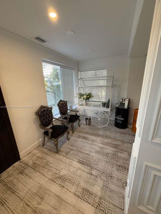 For Sale: $1,250,000 (3 beds, 2 baths, 1808 Square Feet)