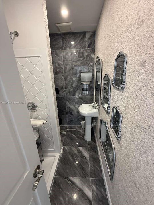 For Sale: $1,250,000 (3 beds, 2 baths, 1808 Square Feet)