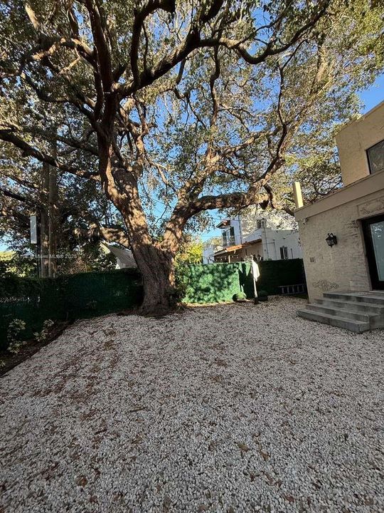 For Sale: $1,250,000 (3 beds, 2 baths, 1808 Square Feet)