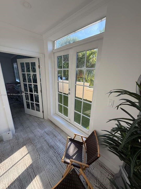 For Sale: $1,250,000 (3 beds, 2 baths, 1808 Square Feet)