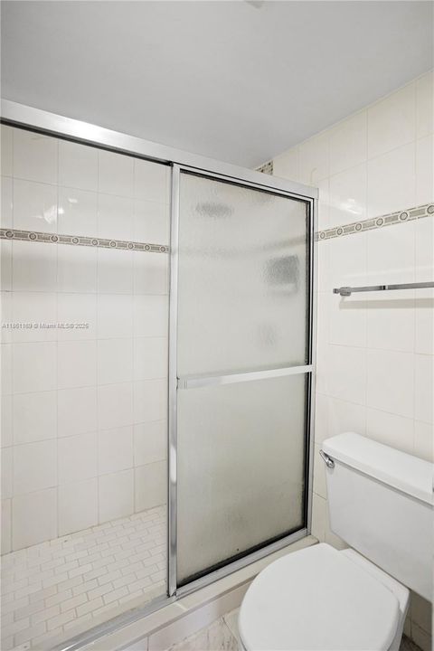 Под контрактом: $184,988 (1 спален, 1 ванн, 1038 Квадратных фут)