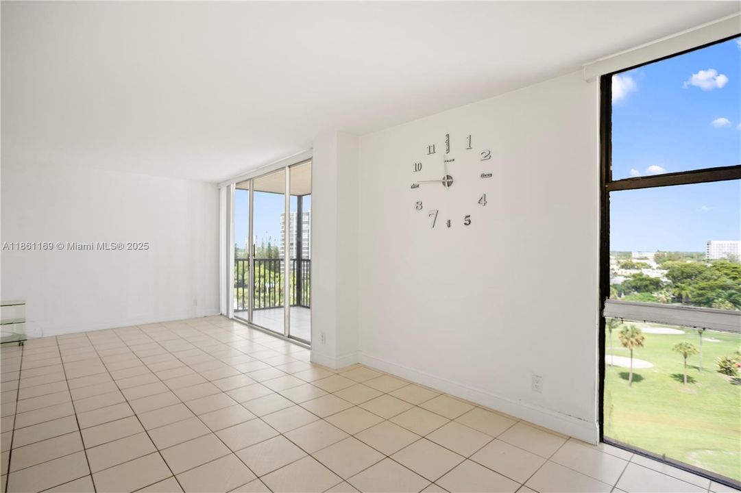 Под контрактом: $184,988 (1 спален, 1 ванн, 1038 Квадратных фут)