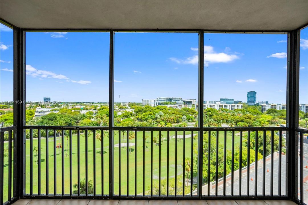 Под контрактом: $184,988 (1 спален, 1 ванн, 1038 Квадратных фут)