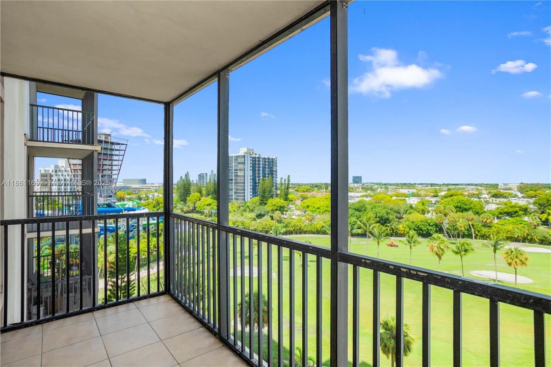 Под контрактом: $184,988 (1 спален, 1 ванн, 1038 Квадратных фут)