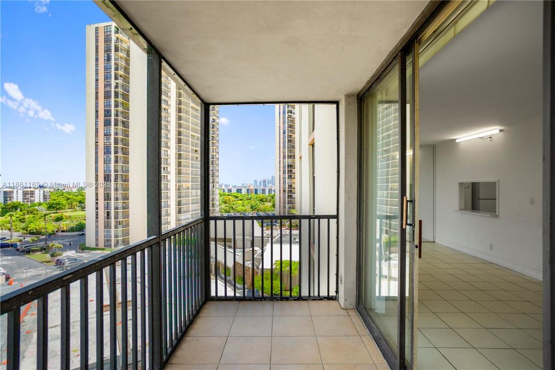 Под контрактом: $184,988 (1 спален, 1 ванн, 1038 Квадратных фут)