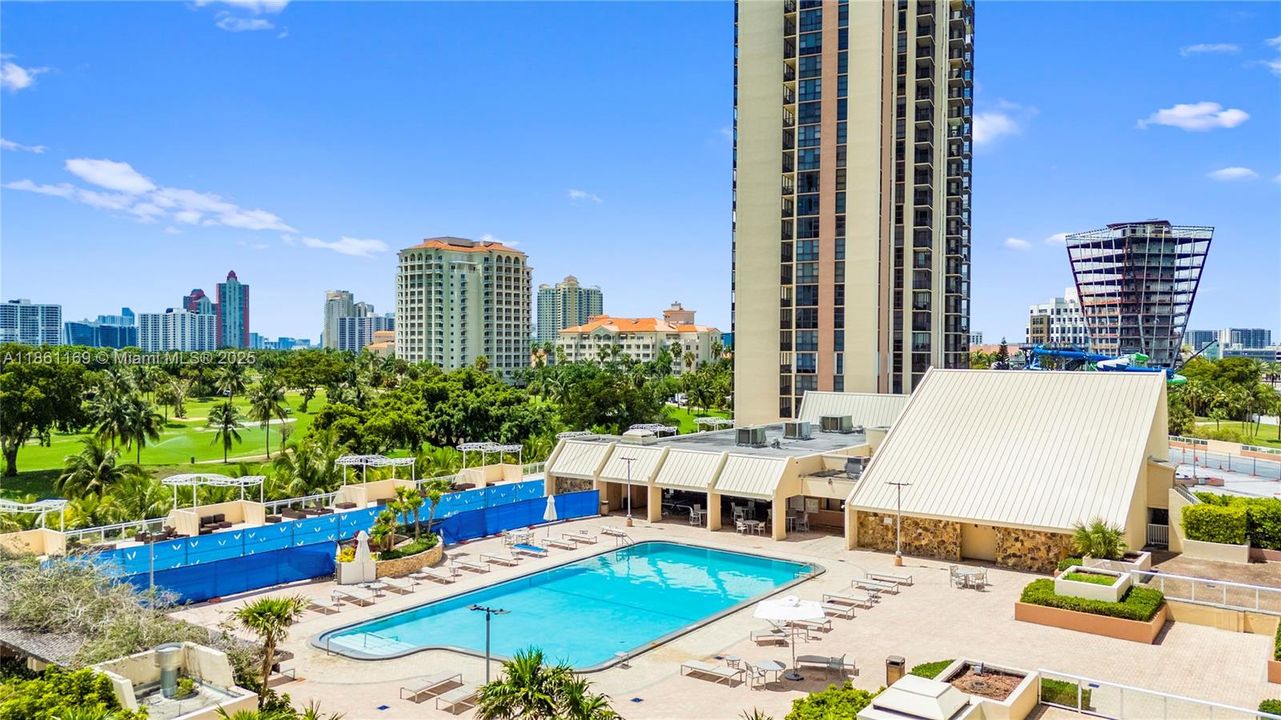 Под контрактом: $184,988 (1 спален, 1 ванн, 1038 Квадратных фут)