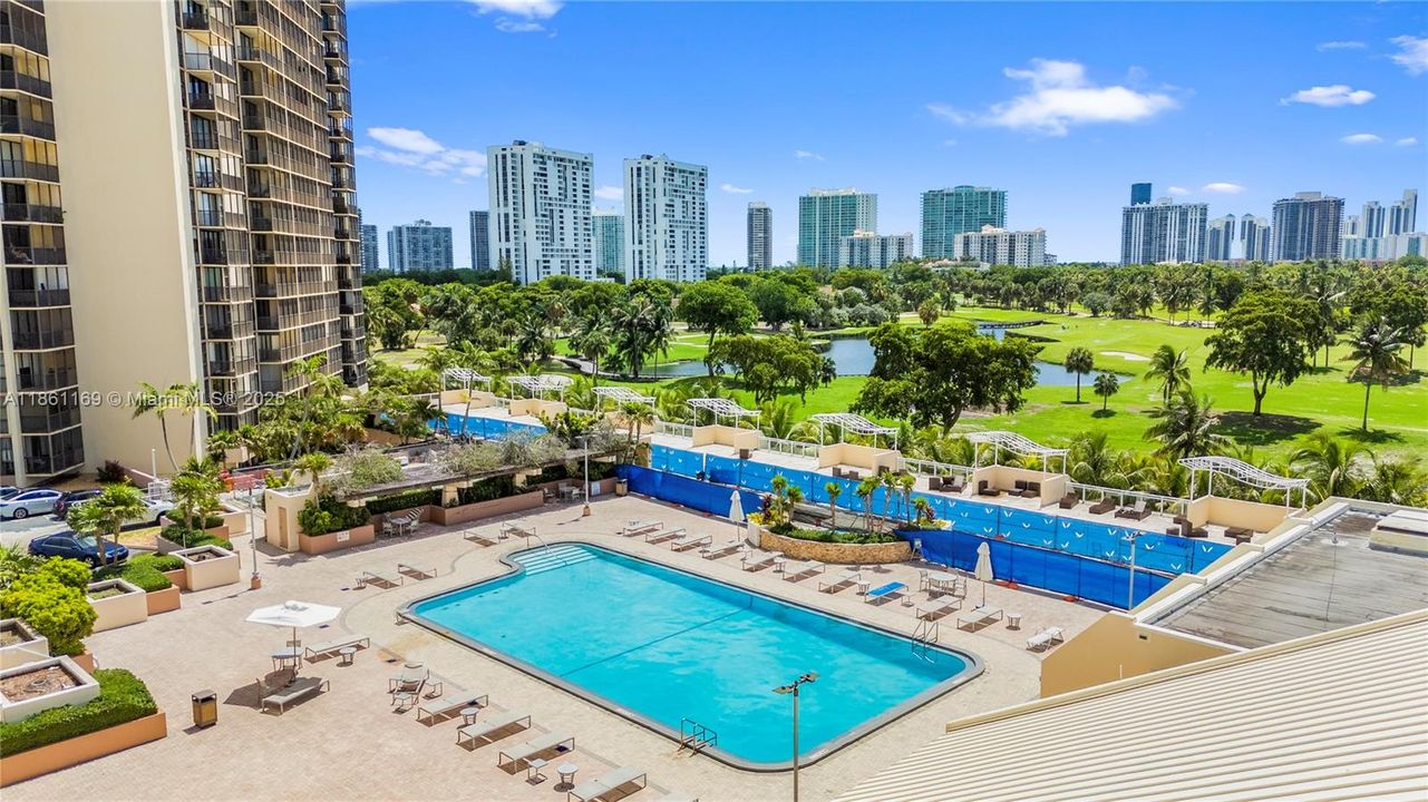 Под контрактом: $184,988 (1 спален, 1 ванн, 1038 Квадратных фут)