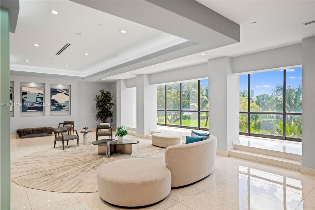 Под контрактом: $184,988 (1 спален, 1 ванн, 1038 Квадратных фут)