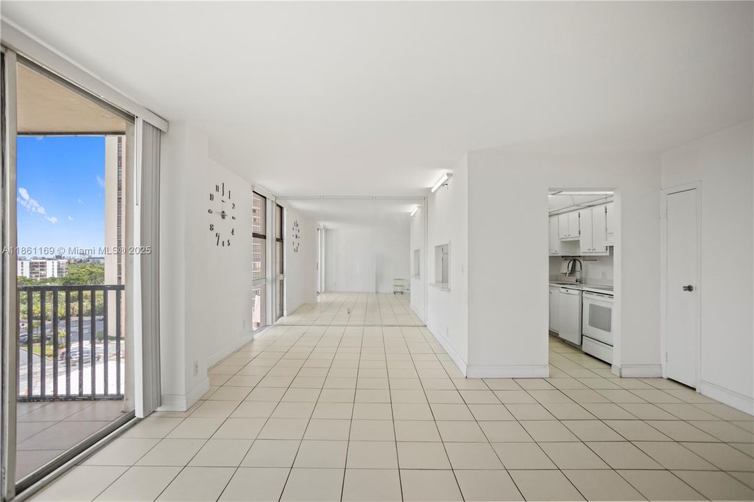 Под контрактом: $184,988 (1 спален, 1 ванн, 1038 Квадратных фут)