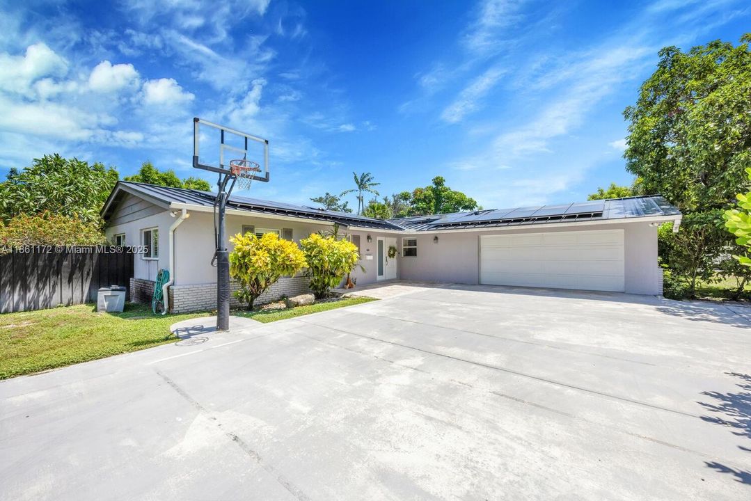 Fun for everyone .... Basketball area.